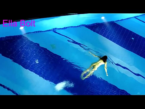 ❤️ Non podo deixar de mirar, unha moza loira que é sorprendida nadando espida na piscina do resort ELLA BOLT ❤ Porno casero na pornografía gl.sayhentai.ru ❌️❤